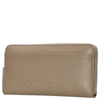 Calvin Klein Embossed Logo - Geldbörse L 12cc 19.2 cm RFID (crockery) - Ansicht 2