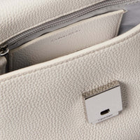 Calvin Klein Emblem Pebb - Umhängetasche (white alyssum) - Ansicht 3