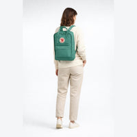 KI-generierte Darstellung – Fjällräven Kånken Laptop 15'' - Rucksack 40 cm (frost green)