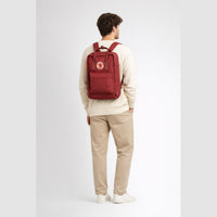 KI-generierte Darstellung – Fjällräven Kånken Laptop 17" - Rucksack 42 cm (ox red)