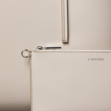 Calvin Klein Foil Logo Tote - Shopper 44 cm (chateau/desert taupe) - Ansicht 5