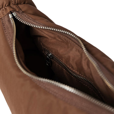 Sandqvist Curve Half Moon Bag S - Umhängetasche 26 cm (dark taupe) - Ansicht 4